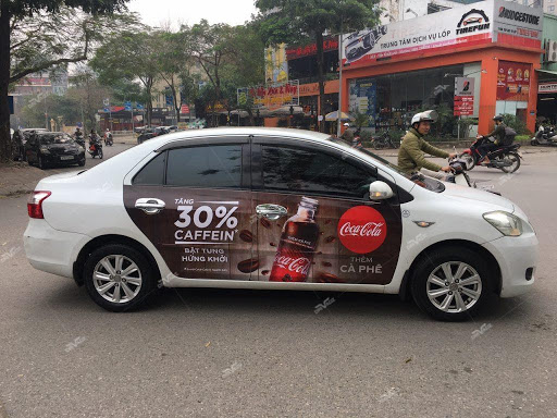 driVadz quảng cáo trên xe ô tô Grab cùng thương hiệu Coca Cola