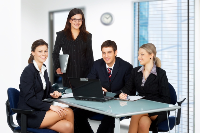 03 nhân viên triển khai dự án tại Hà Nội