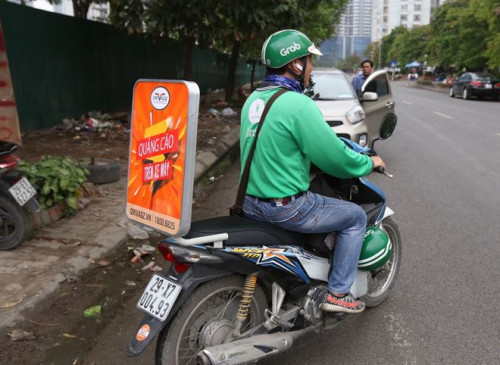 QUẢNG CÁO TRÊN XE MÁY CÓ PHẢI XIN GIẤY PHÉP? QUẢNG CÁO TRÊN XE MÁY CÓ PHẢI XIN GIẤY PHÉP?